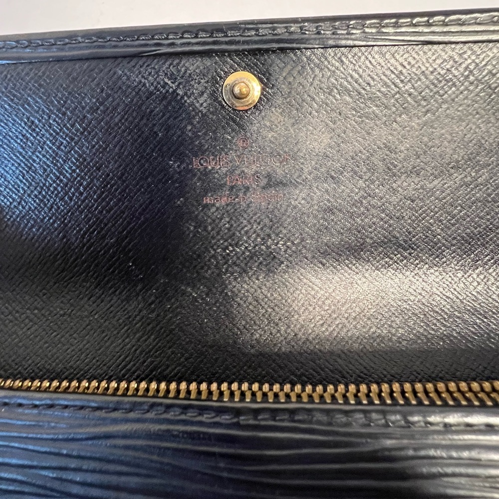 Louis Vuitton black Epi Sarah Wallet - Picture 6 of 13